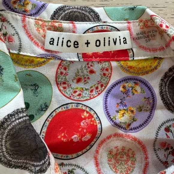 Alice + Olivia Willa “Dinner Party” Print Silk Blouse S - Picture 8 of 10